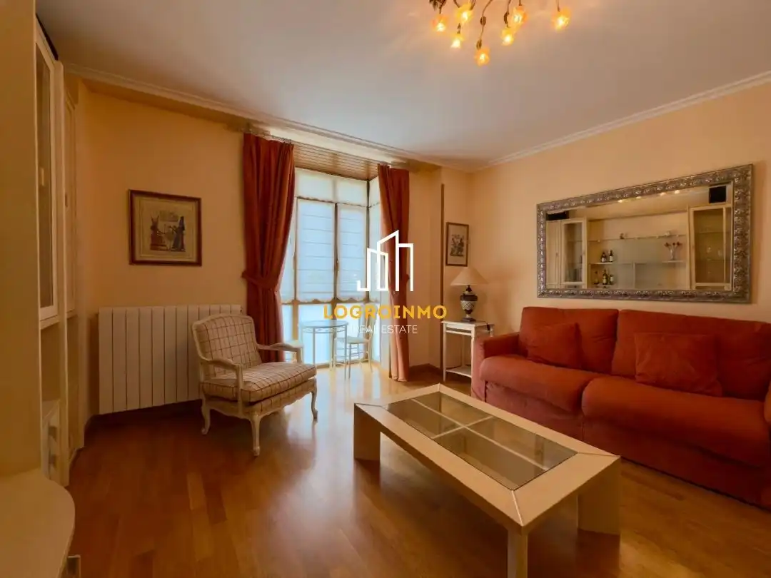 Sala d'estar de Casa o xalet en venda en Oyón-Oion amb Calefacció, Terrassa i Moblat
