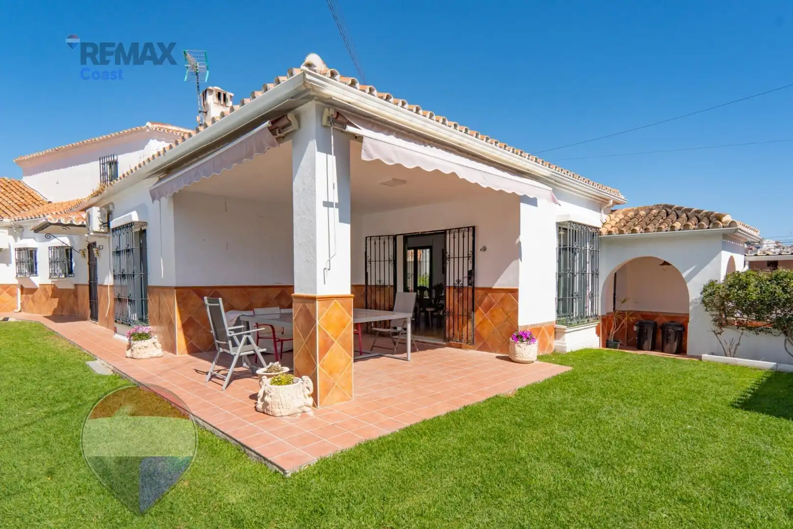 Vista exterior de Casa o xalet en venda en Rincón de la Victoria amb Aire condicionat, Jardí privat i Piscina