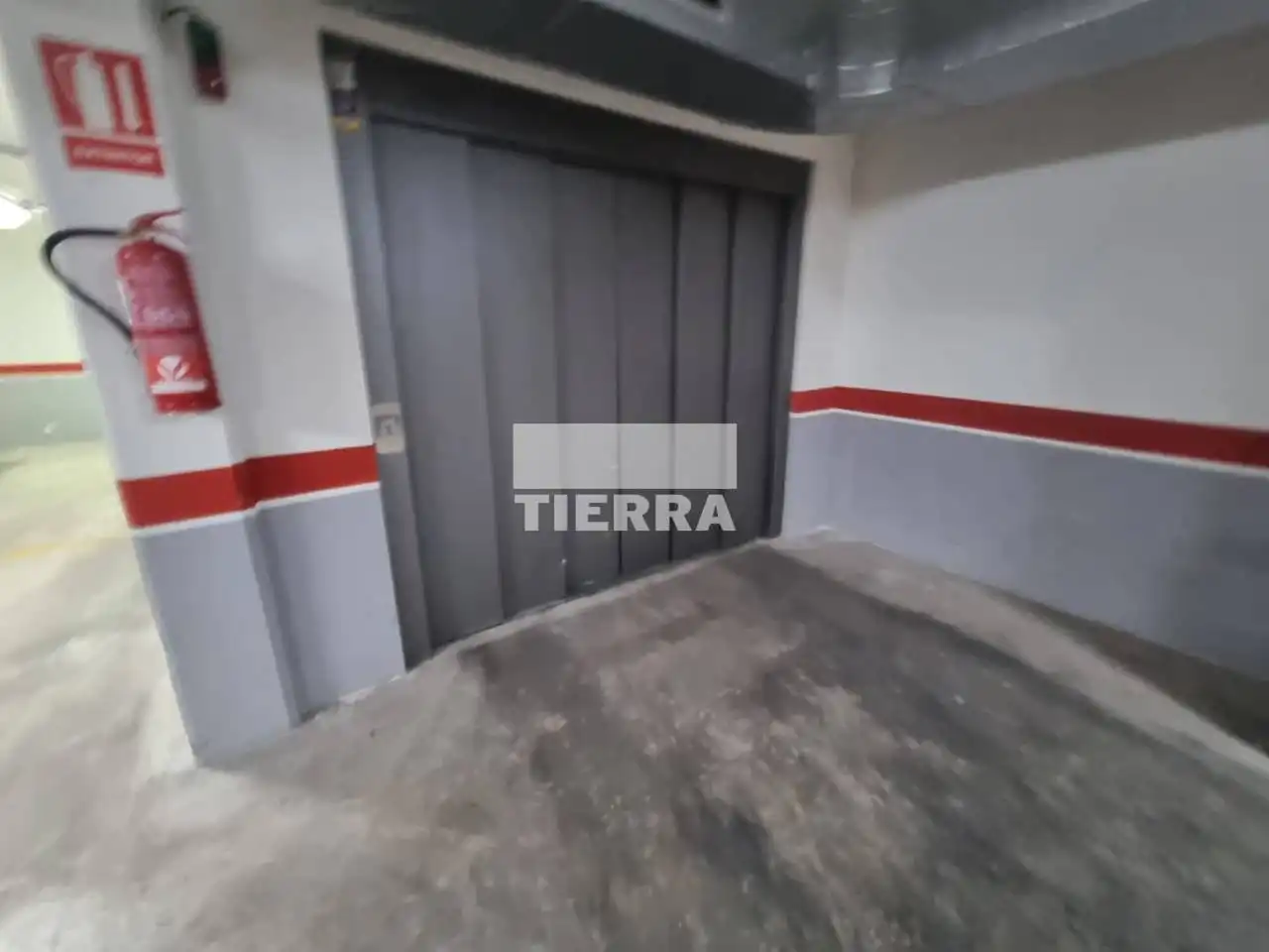 Aparcament amb ascensor en venda a Calle FARMACEUTICO ANTONIO CARAZO VILLAR, imagen 3