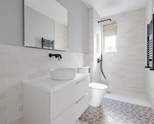 Bathroom of Flat for sale in  Madrid Capital