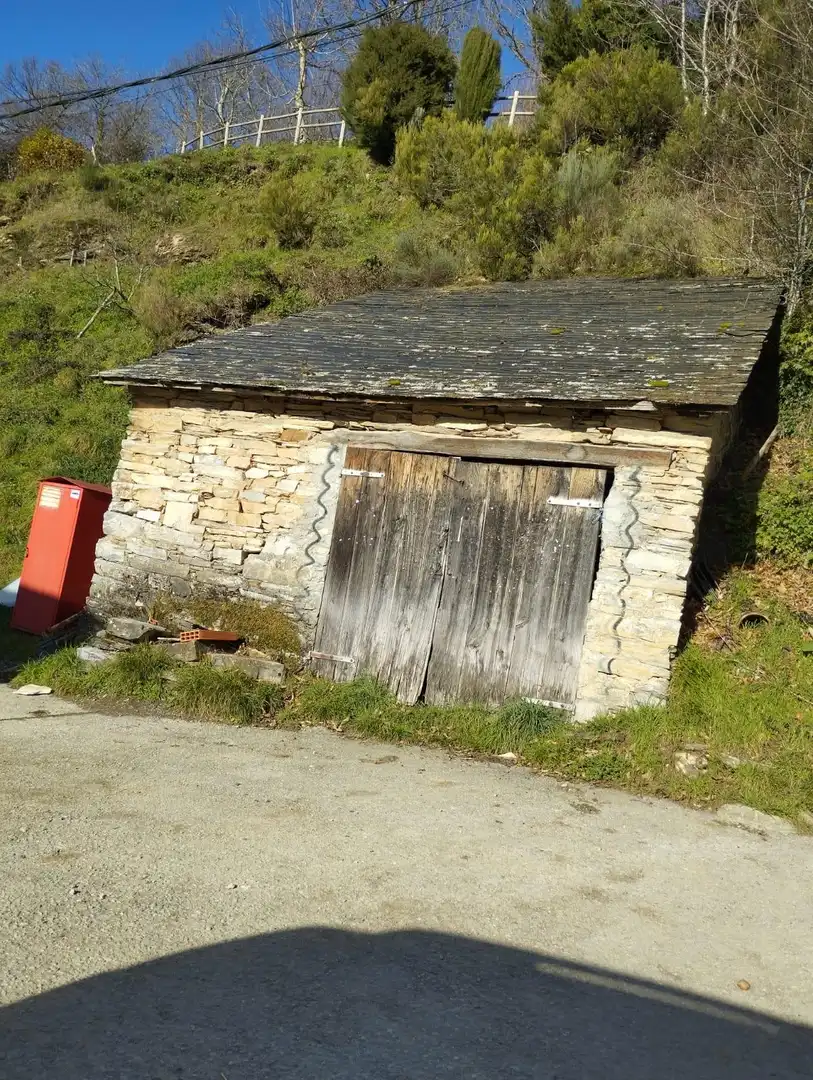 Außenansicht von Haus oder Chalet zum Verkauf in Vega de Valcarce mit Privatgarten und Möbliert