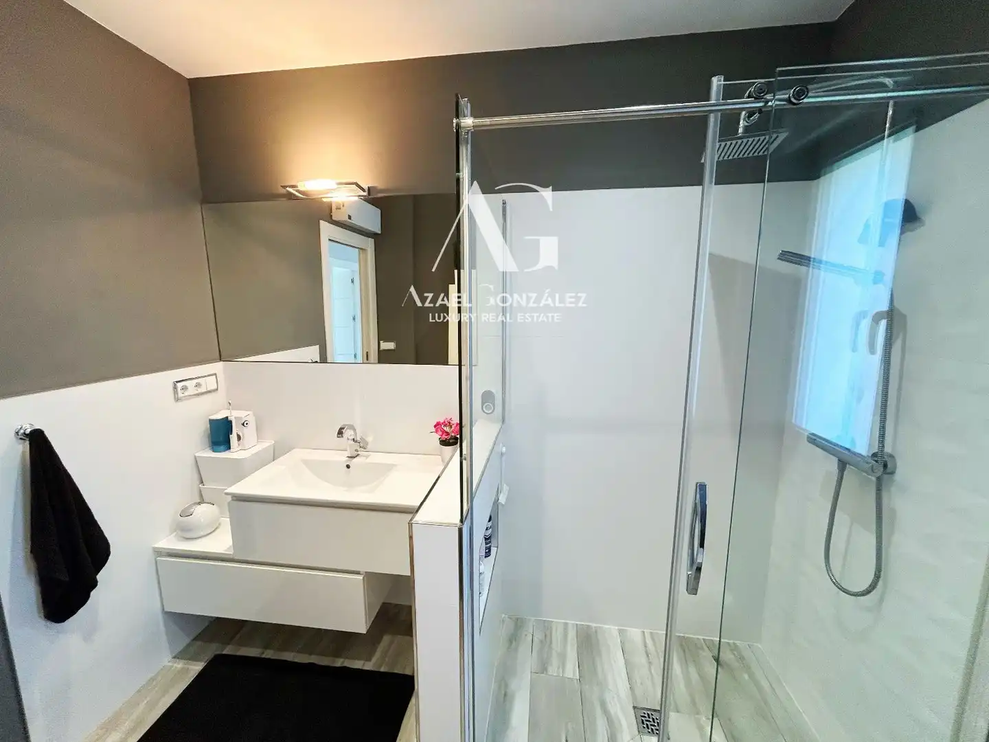 Bathroom of Houses for sale in Santander  with Heating, Private garden and Terrace
