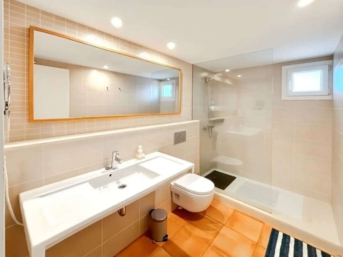 Badezimmer von Einfamilien-Reihenhaus zum Verkauf in Cadaqués mit Klimaanlage, Heizung und Terrasse
