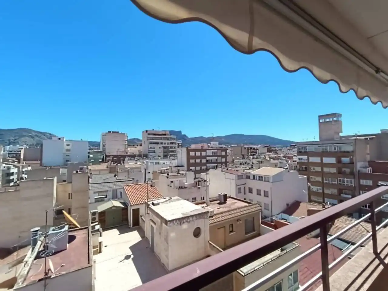 Vista exterior de Pis de lloguer en Elda amb Aire condicionat, Calefacció i Moblat