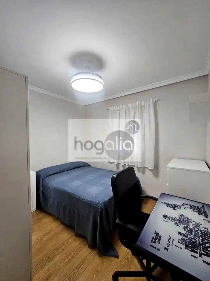 Bedroom of Flat for rent in Sevilla  with Air Conditioner, Terrace and Furnished