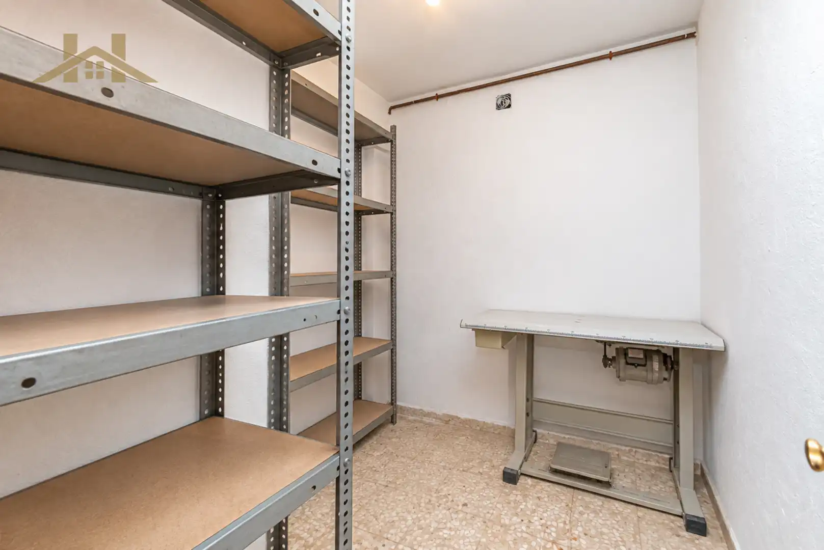 Casa aparellada amb terrassa en venda a Calle de Mercedes de la Cadiniere, imagen 32