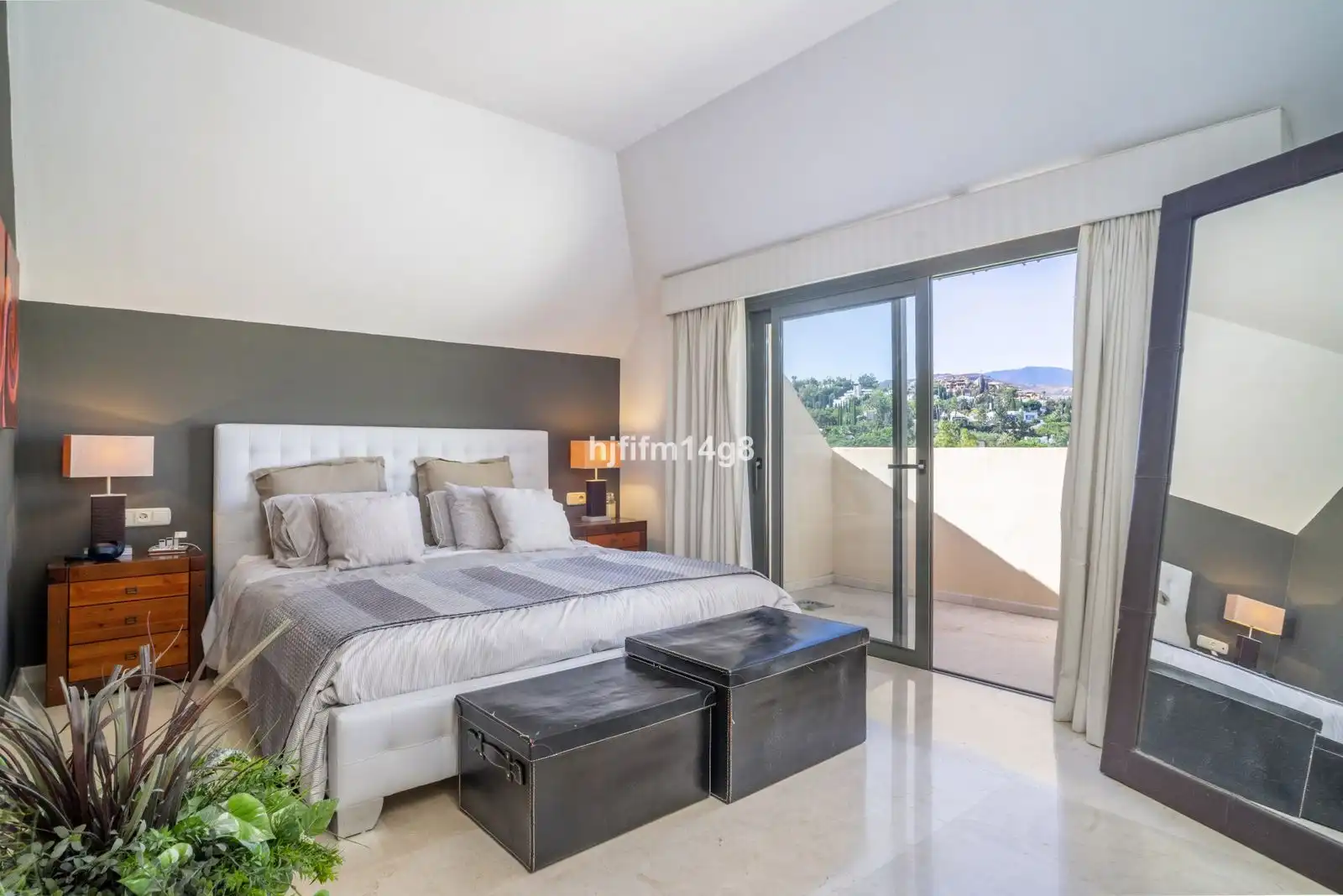 Habitación de Ático en venta en Marbella con Aire acondicionado, Trastero y Amueblado