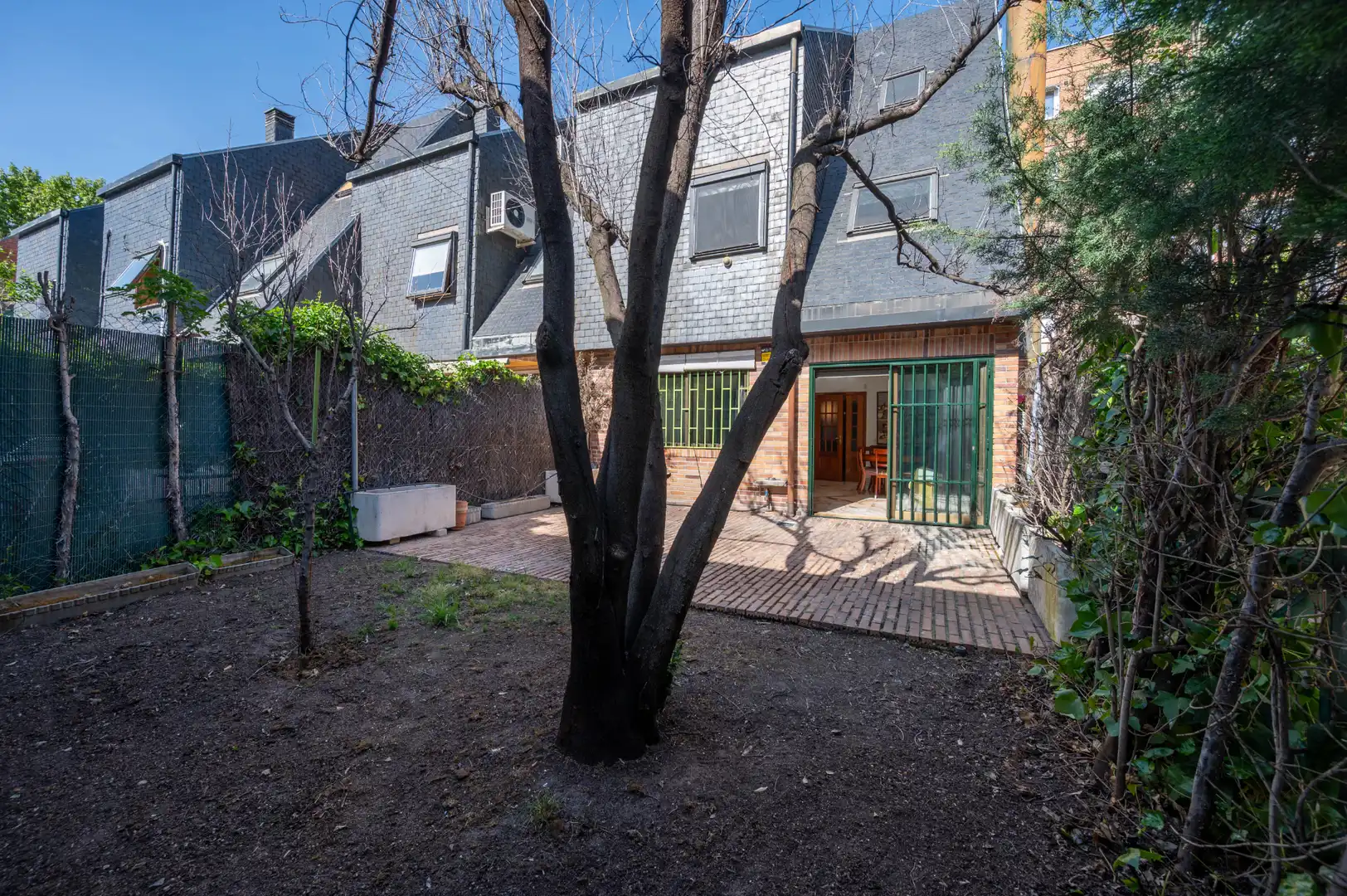 Vista exterior de Casa adosada en venta en Madrid con Jardín privado