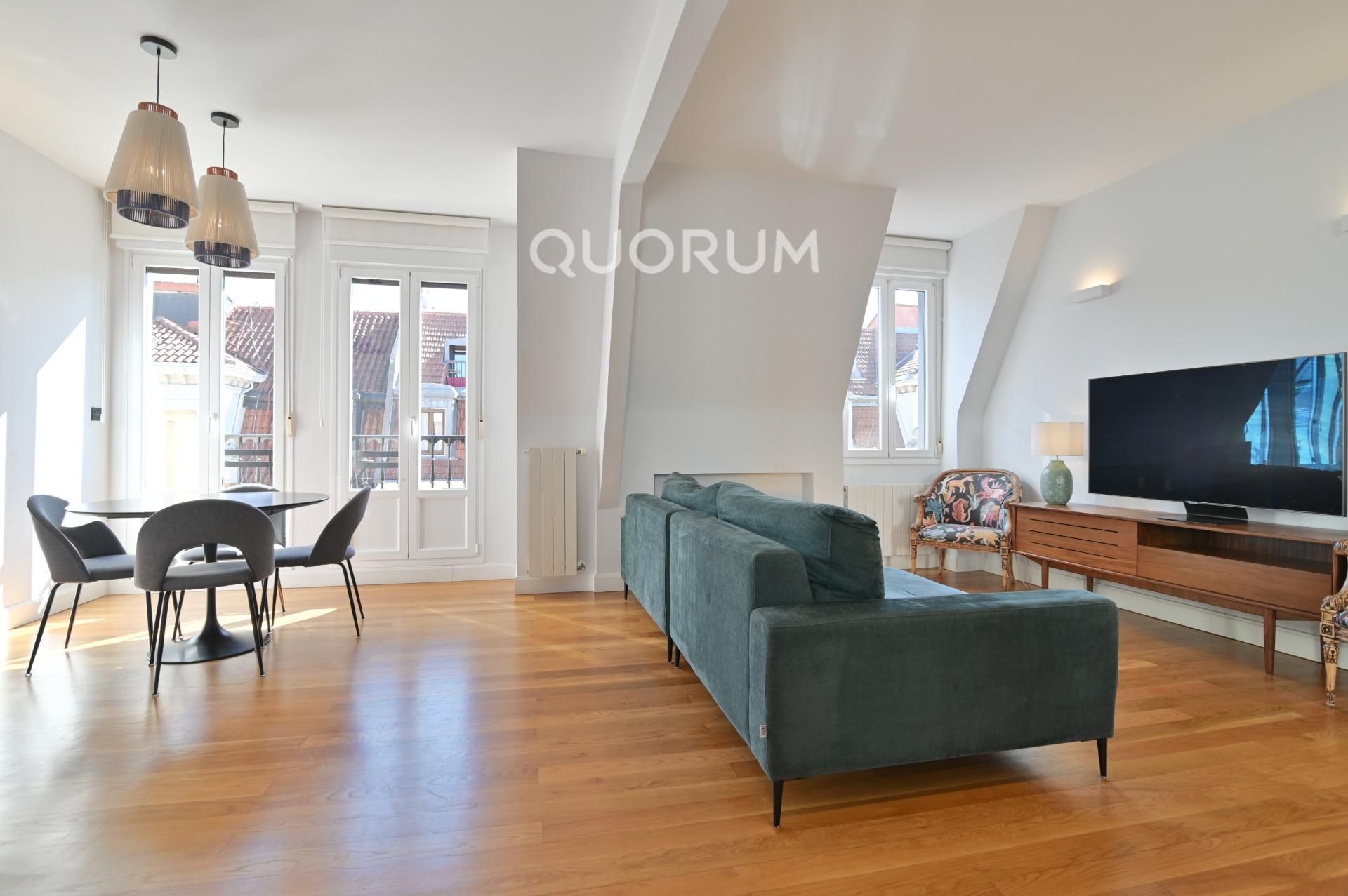 Sala d'estar de Pis en venda en Bilbao  amb Calefacció i Balcó