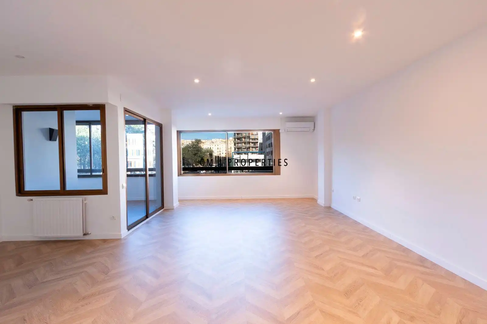 Living room of Flat for sale in Valencia  with Air Conditioner, Heating and Parquet flooring