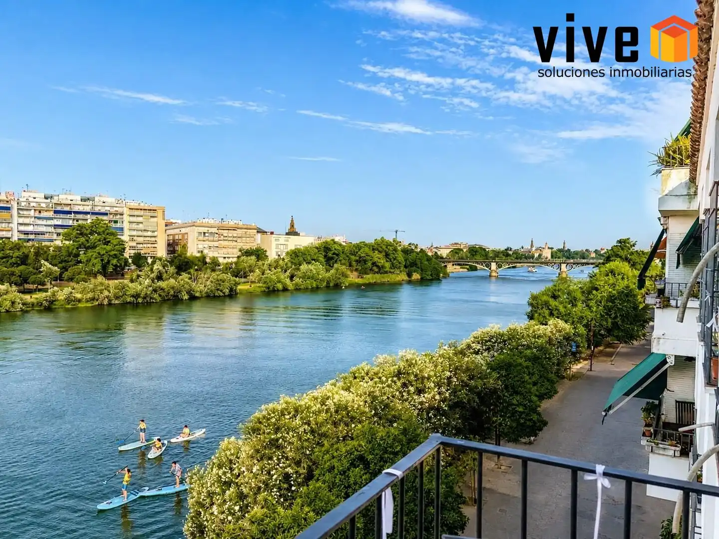Vista exterior de Piso en venta en Sevilla con Calefacción y Terraza