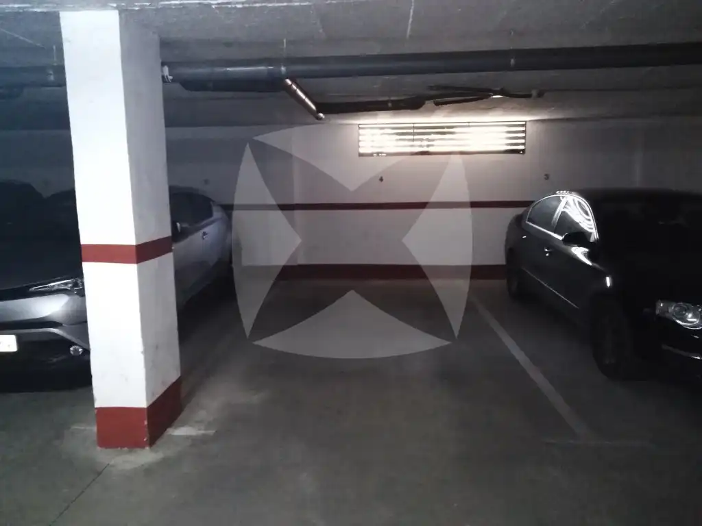 Aparcament de Pis en venda en Badajoz amb Aire condicionat, Jardí privat i Terrassa