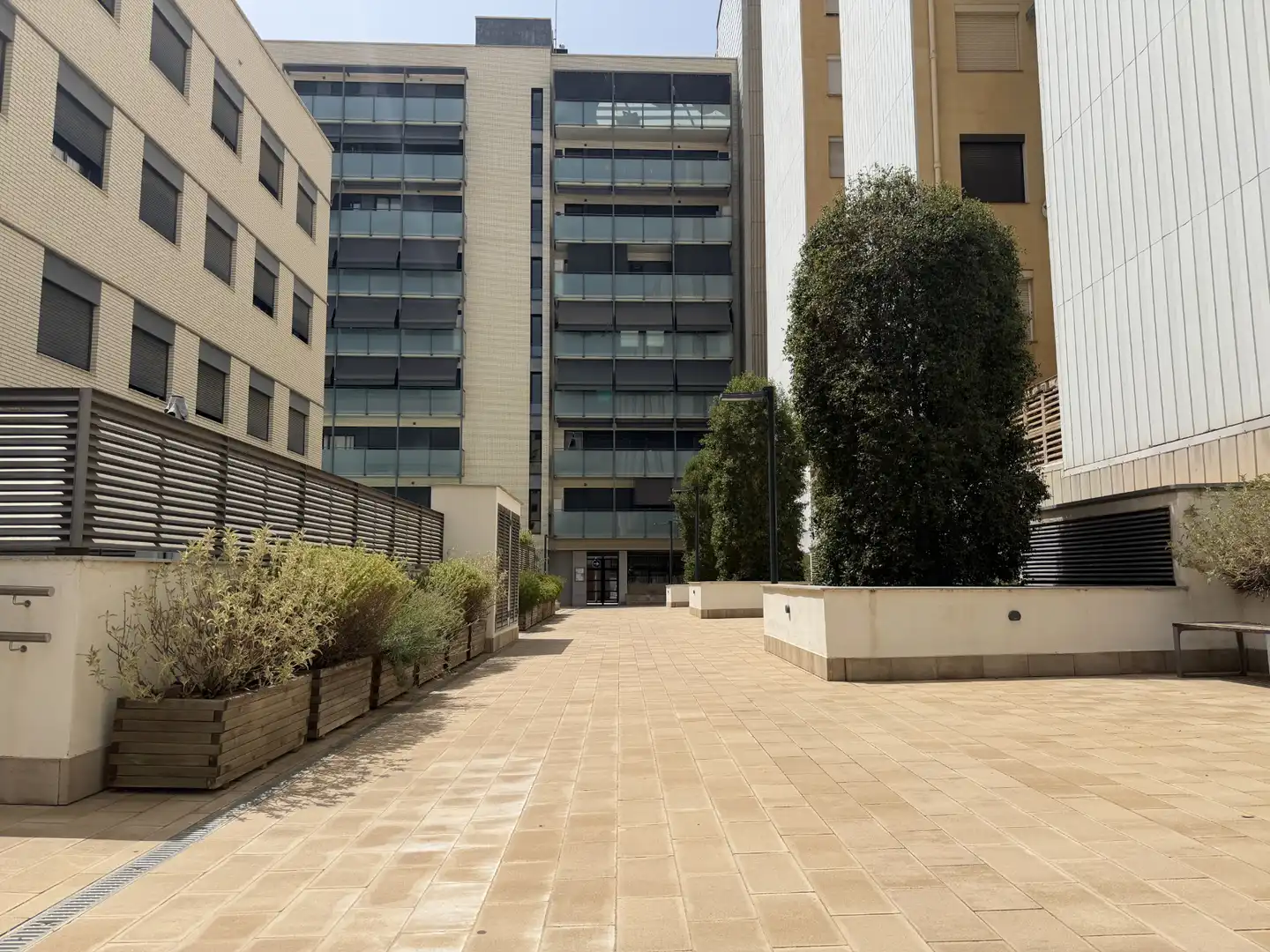 Vista exterior de Pis en venda en Barcelona amb Aire condicionat, Calefacció i Jardí privat