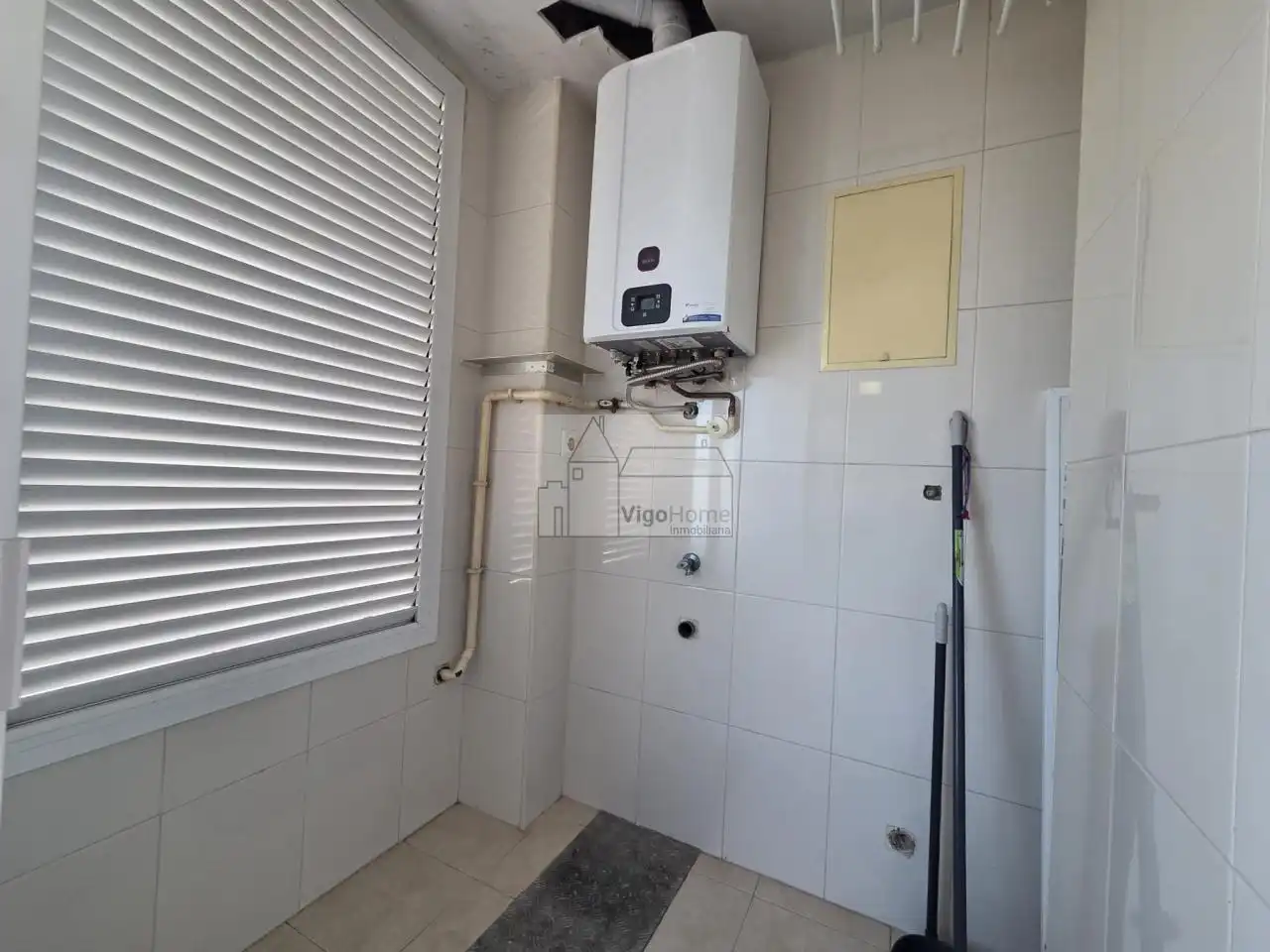 Kitchen of Flat for sale in Vigo   with Heating, Parquet flooring and Storage room