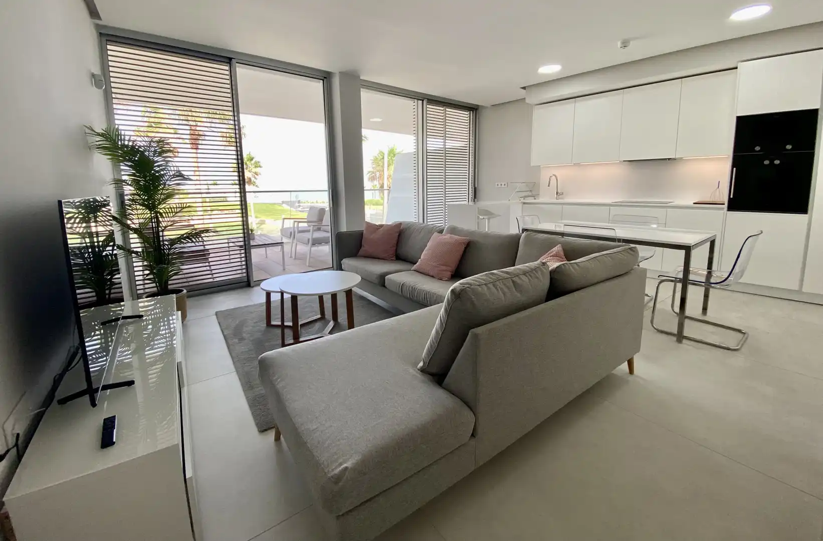 Sala de estar de Apartamento de alquiler en Estepona con Aire acondicionado, Calefacción y Terraza