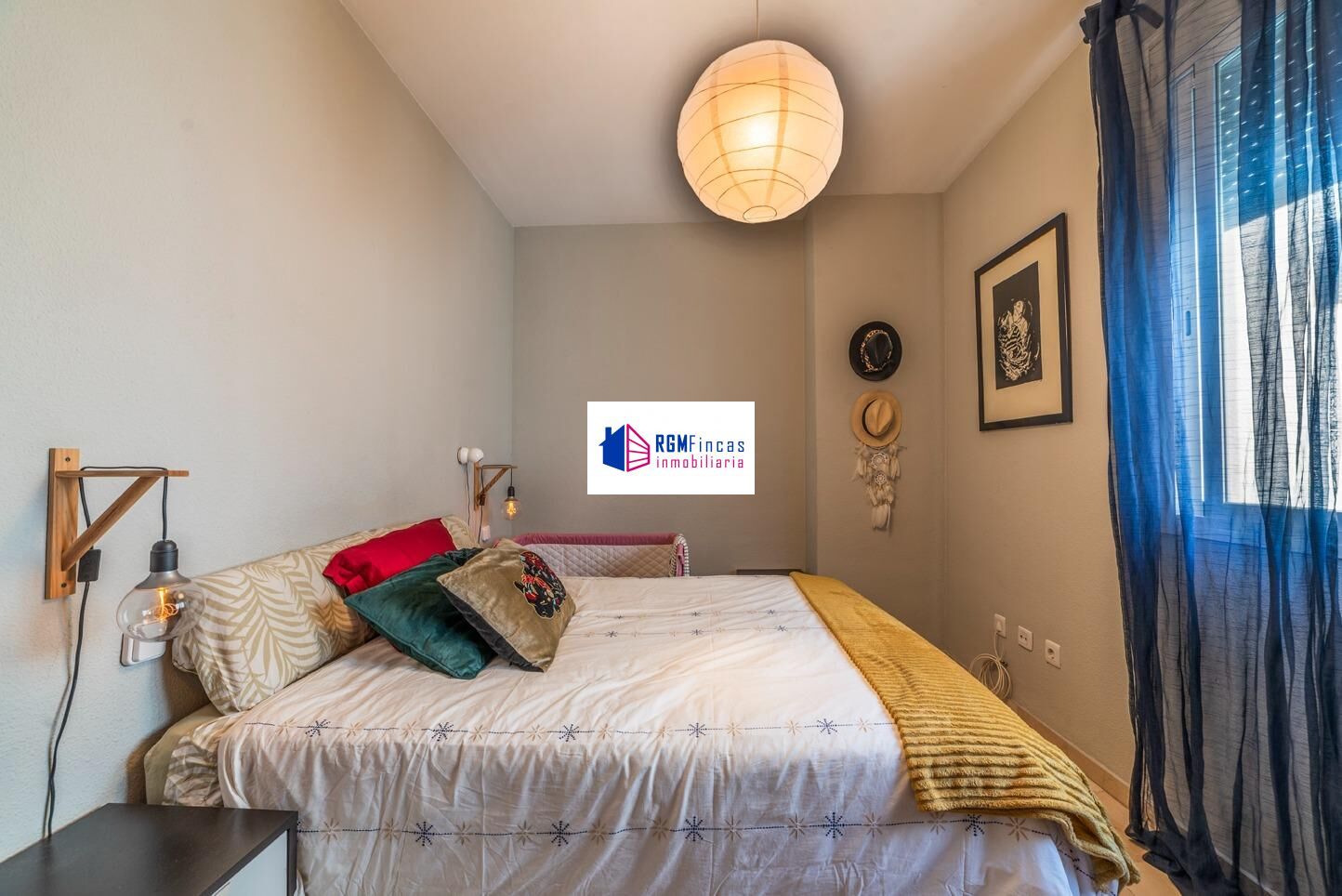 Dormitori de Pis en venda en  Sevilla Capital amb Aire condicionat, Calefacció i Jardí privat