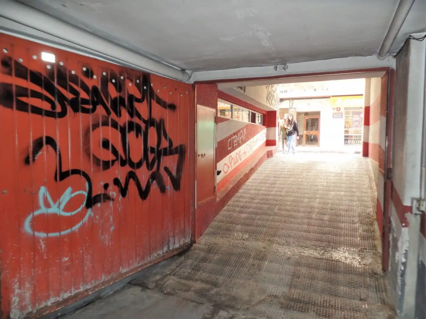 Garatge de lloguer a Valencia - Calle Alejandra Soler, El Carme