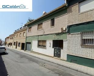 Vista exterior de Casa adosada en venda en Motril amb Traster