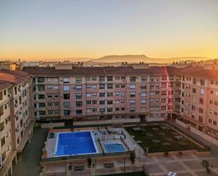 Piscina de Planta baixa en venda en Torrejón de Ardoz amb Calefacció, Jardí privat i Traster