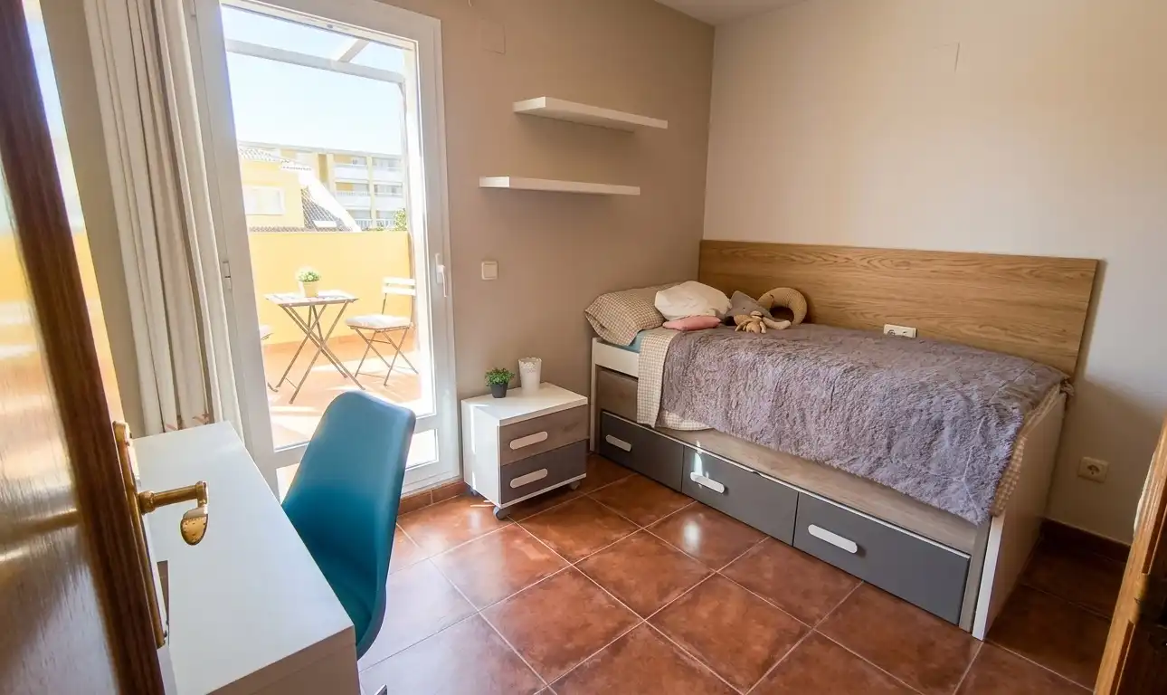 Dormitori de Casa adosada en venda en Sagunto / Sagunt amb Aire condicionat, Calefacció i Terrassa