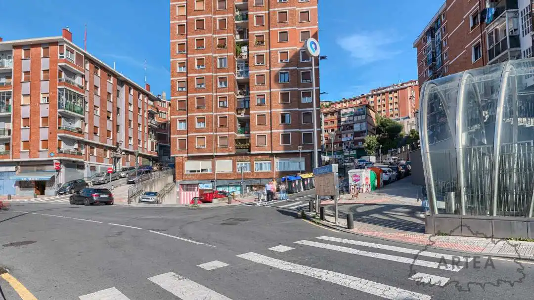 Vista exterior de Local en venda en Bilbao  amb Moblat