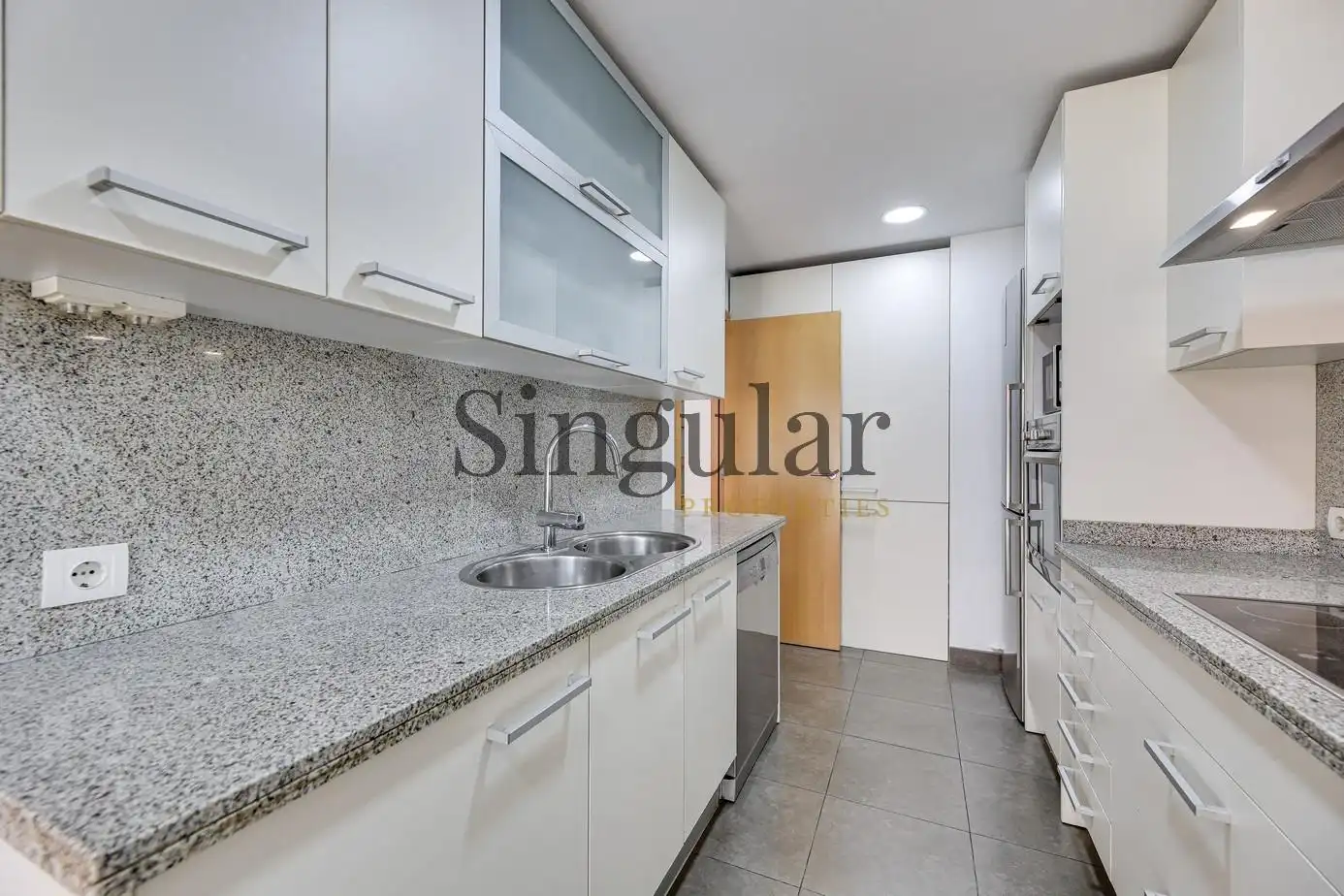 Küche von Wohnung zum Verkauf in Sant Cugat del Vallès mit Privatgarten, Terrasse und Abstellraum