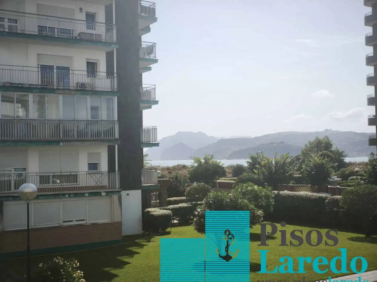 Vista exterior de Piso en venta en Laredo