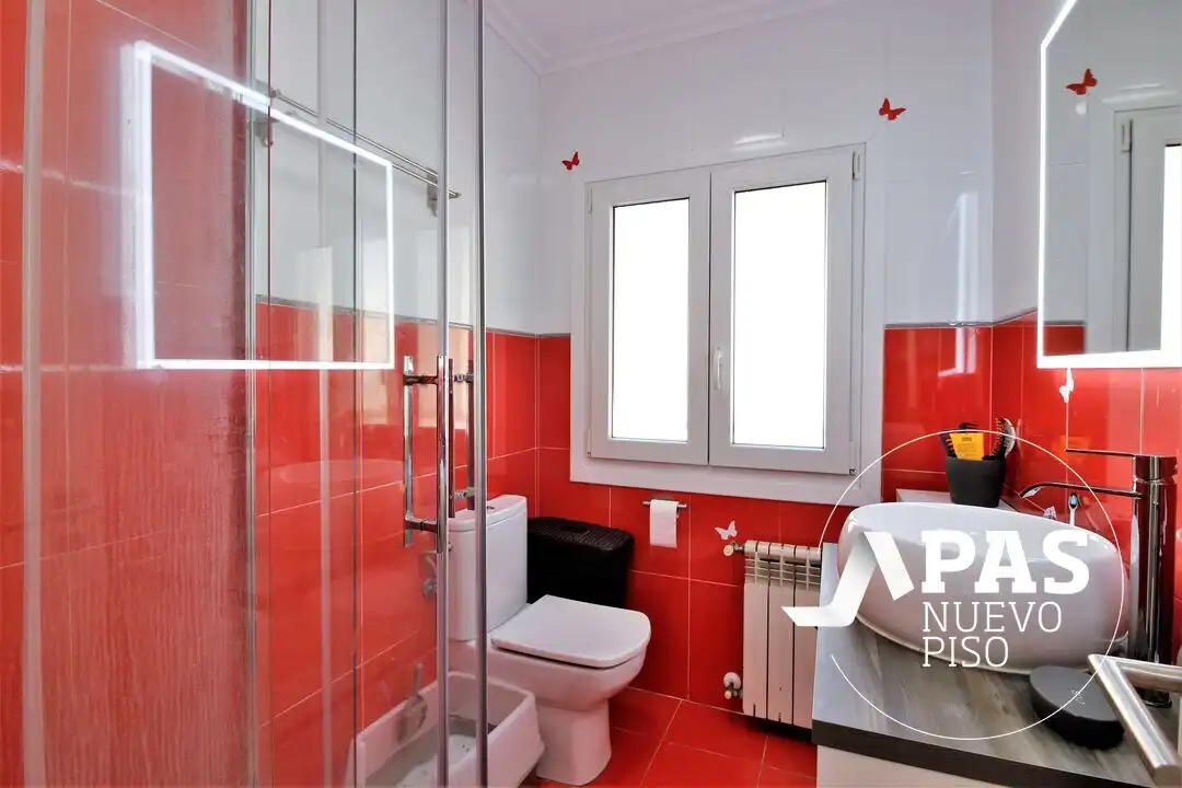 Bathroom of Flat for sale in Dos Hermanas  with Heating