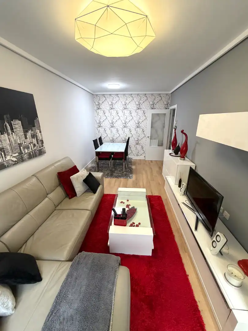 Sala de estar de Piso en venta en Barakaldo  con Trastero, Amueblado y Balcón