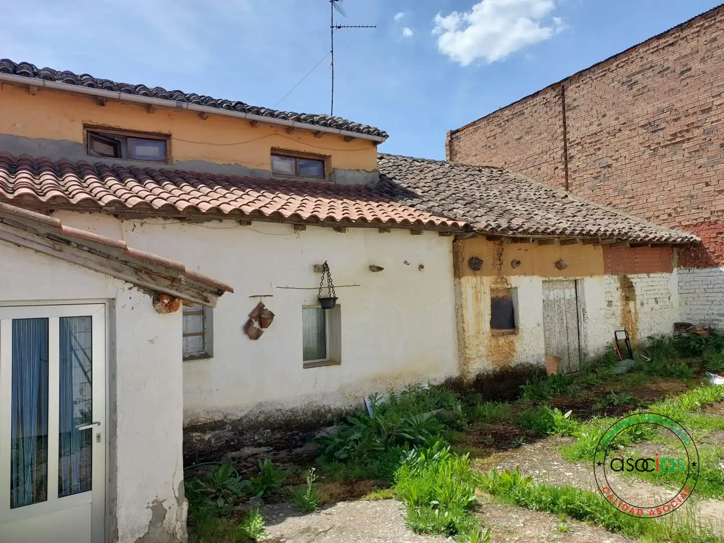 Vista exterior de Casa adosada en venda en Melgar de Arriba amb Jardí privat