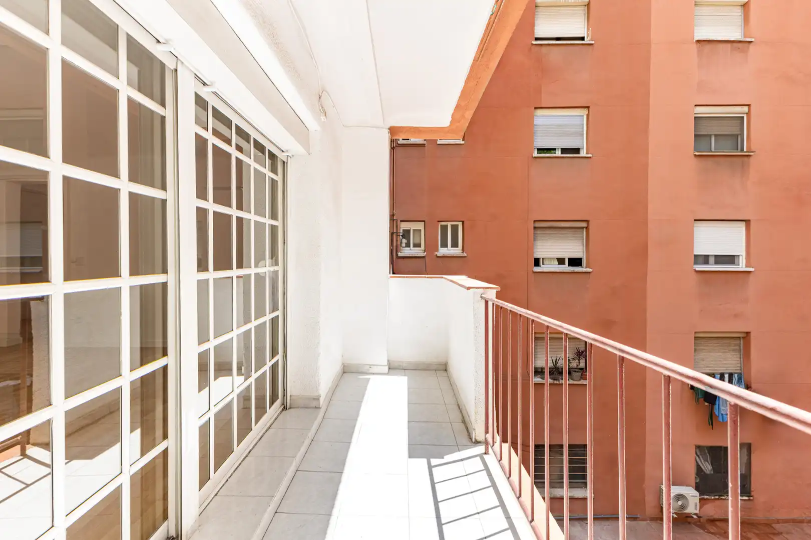 Terraza de Piso en venta en L'Hospitalet de Llobregat con Parquet, Horno y Balcón