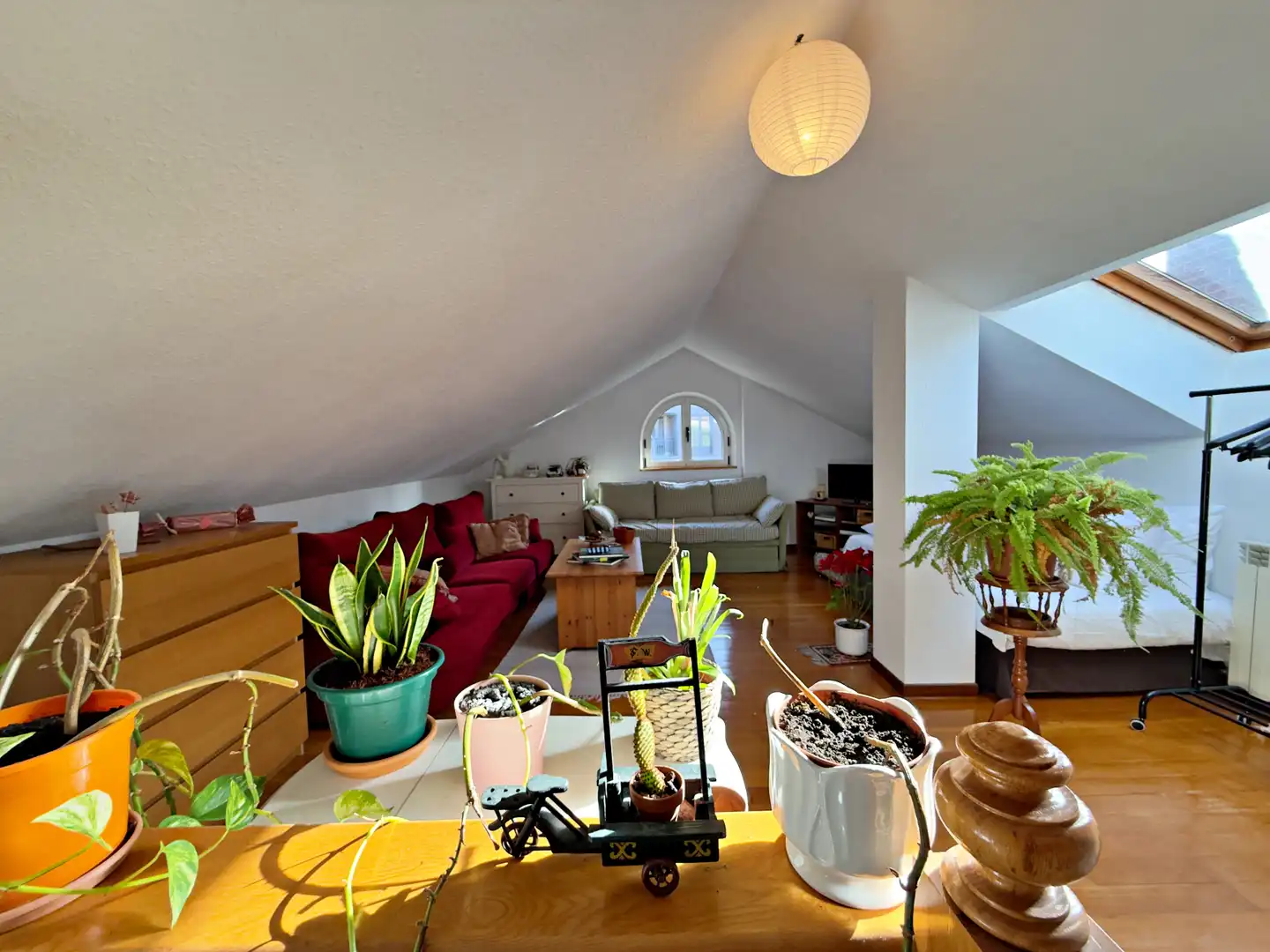 Sala d'estar de Casa o xalet en venda en Oviedo  amb Calefacció, Jardí privat i Parquet