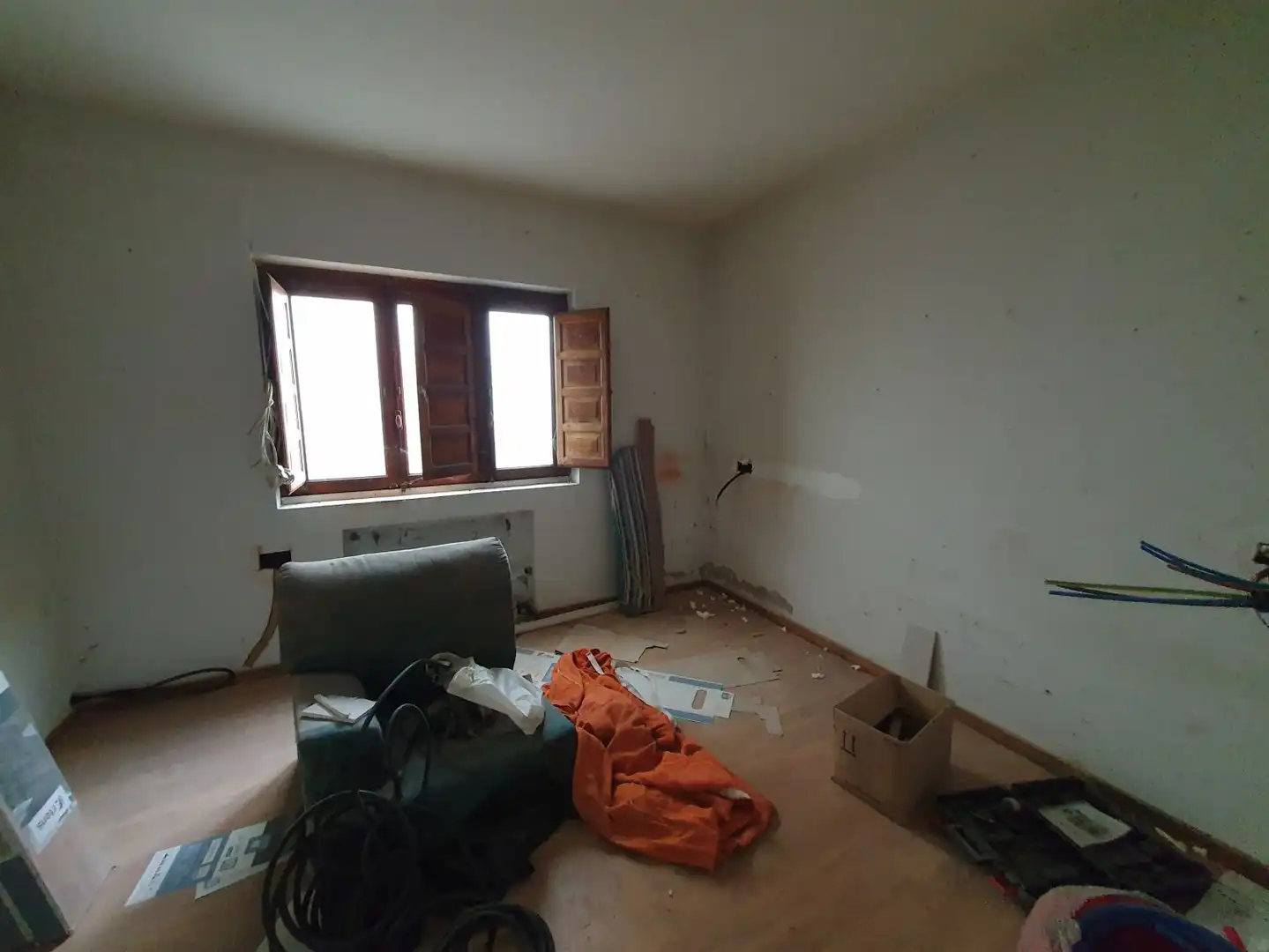 Wohnung zum Verkauf in Salas mit Heizung, Terrasse und Balkon