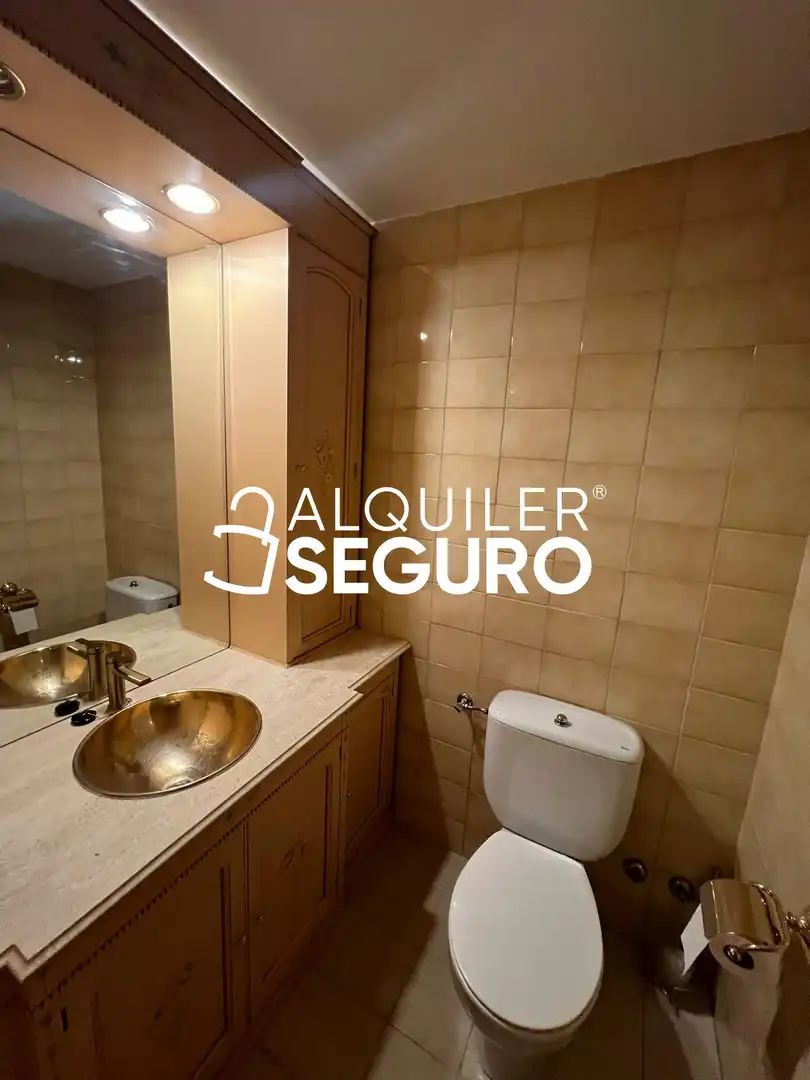 Baño de Piso de alquiler en Fuencarral - El Pardo