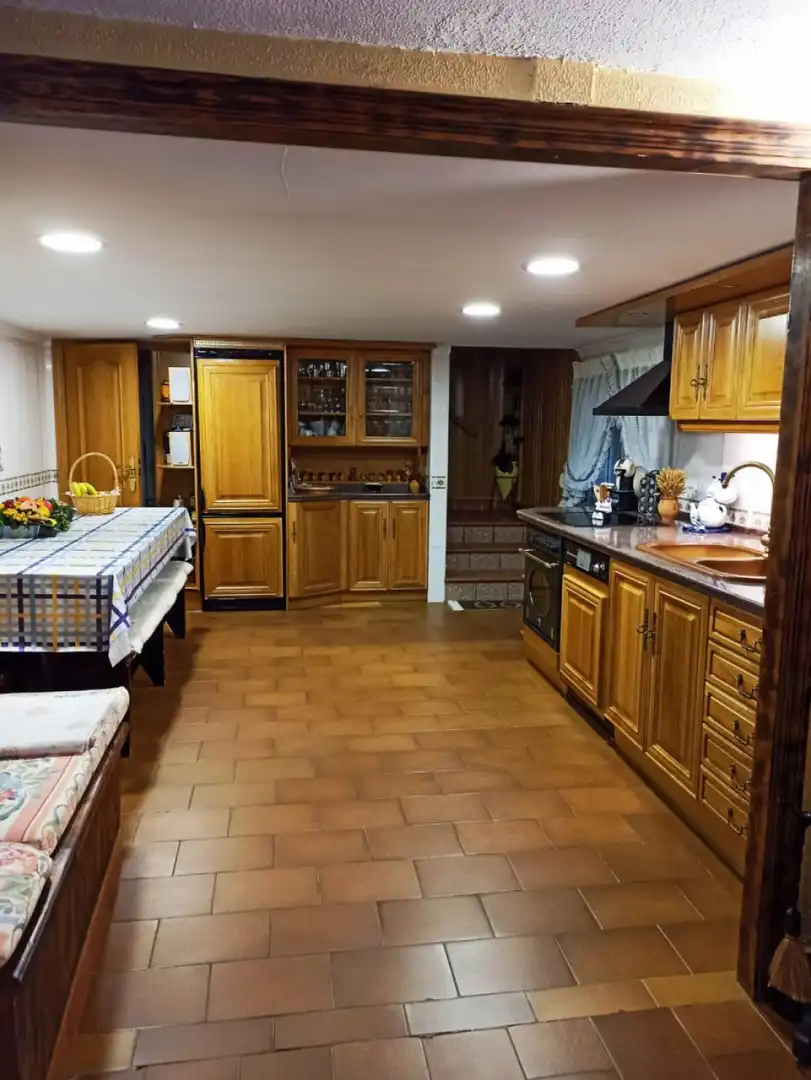 Cuina de Casa o xalet en venda en Husillos  amb Terrassa