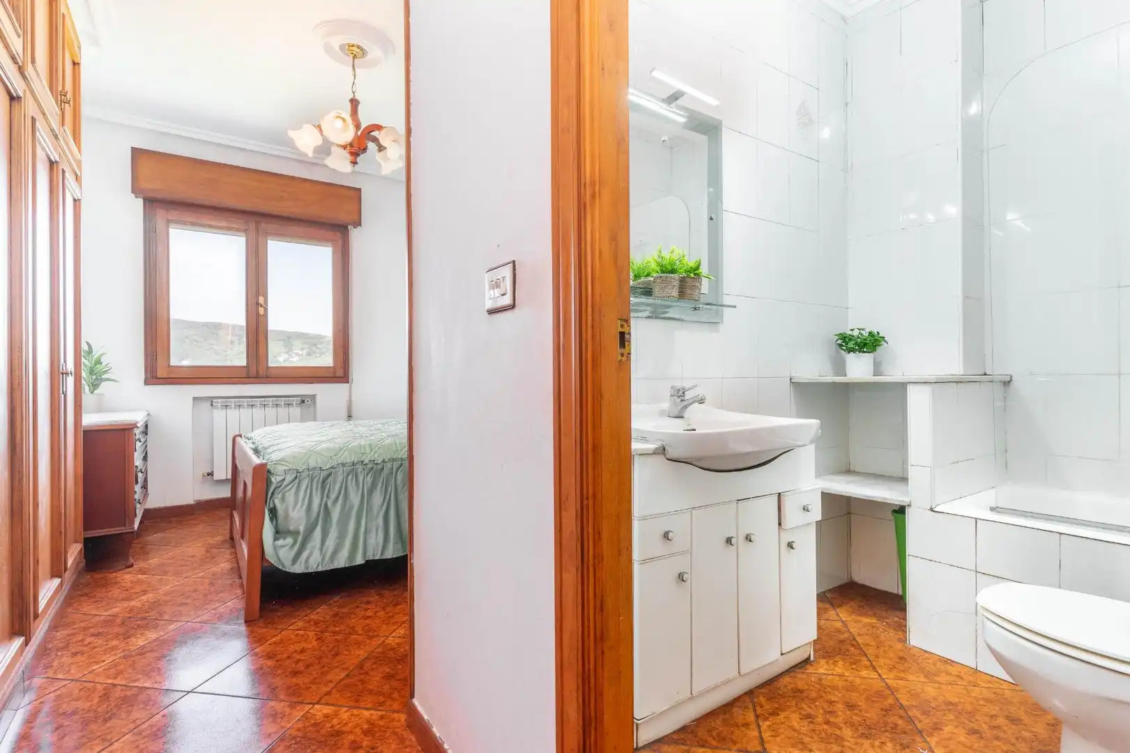 Bany de Casa o xalet en venda en Cangas del Narcea amb Calefacció, Terrassa i Moblat