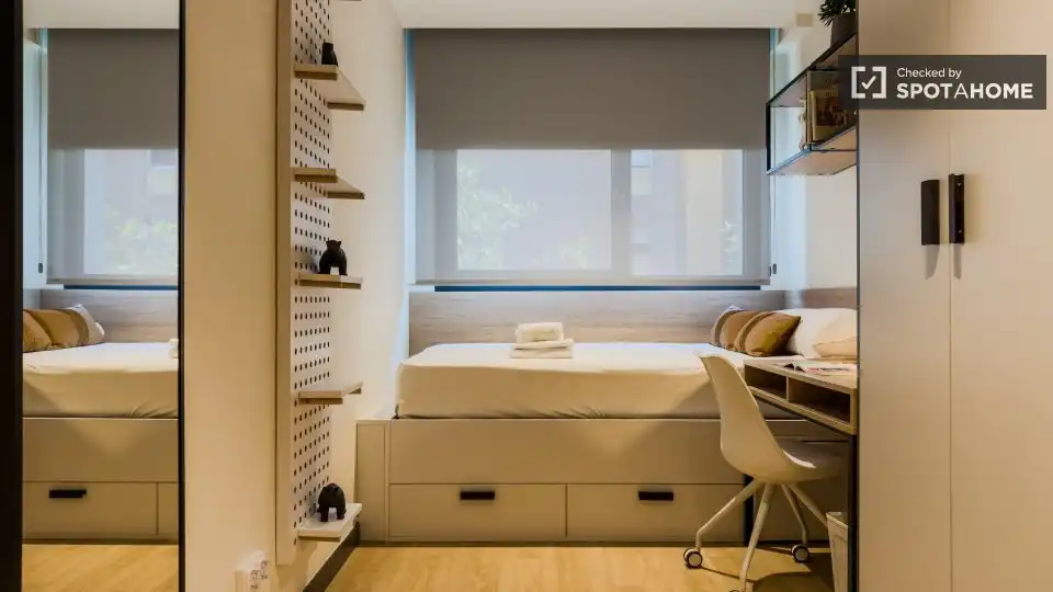 Room in El Besós i el Maresme
