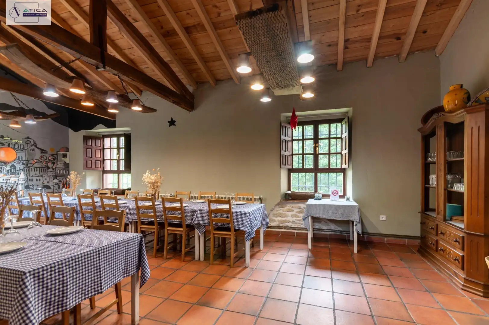 Comedor de Edificio en venta en Valle de Valdebezana