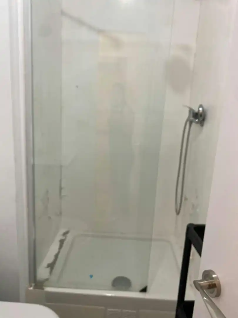 Bathroom of Flat for share in Barcelona  with Heating and Washing machine