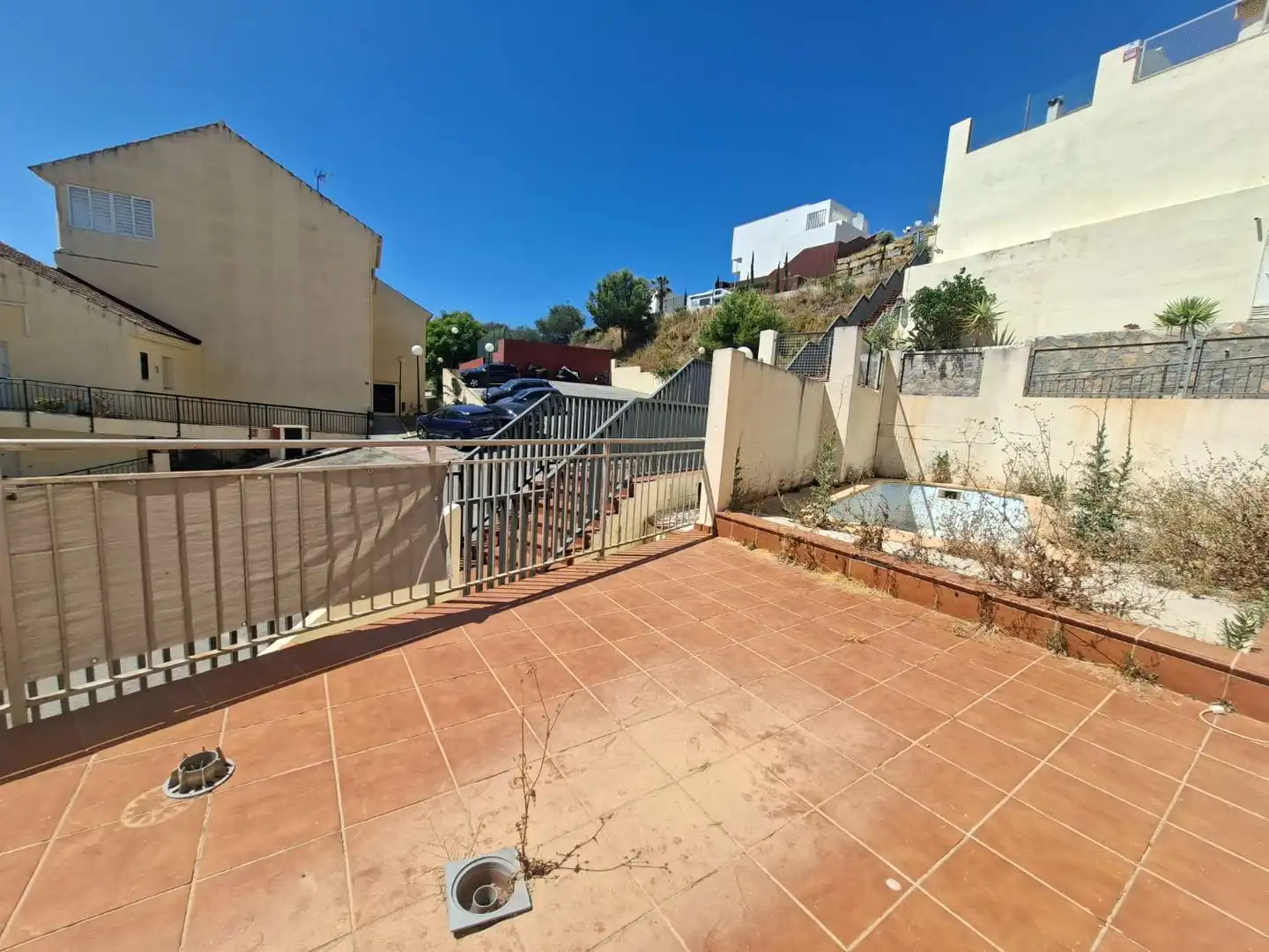 Vista exterior de Casa adosada en venda en Benalmádena amb Aire condicionat, Terrassa i Traster