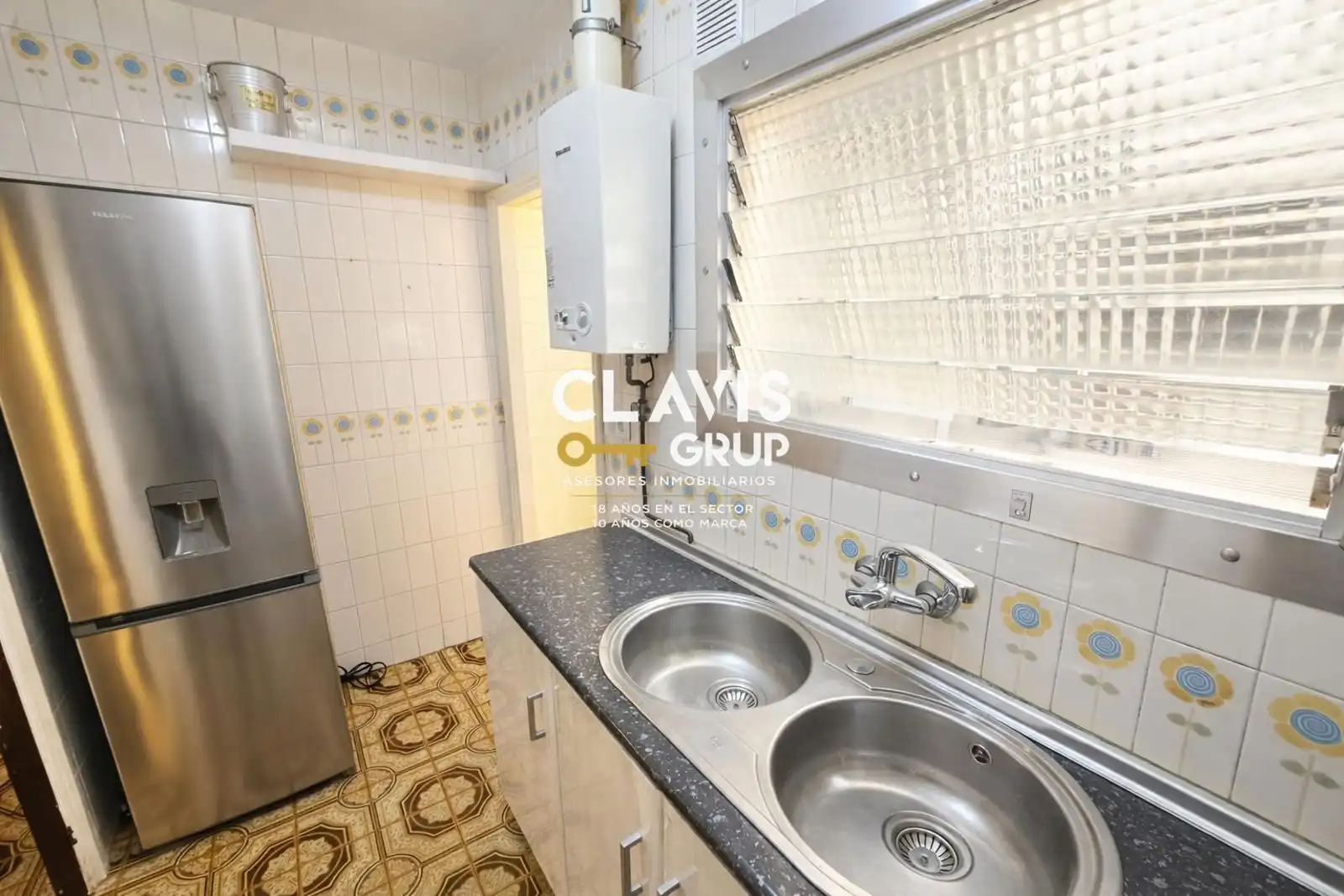 Cuina de Pis en venda en Barcelona amb Moblat, Forn i Rentadora