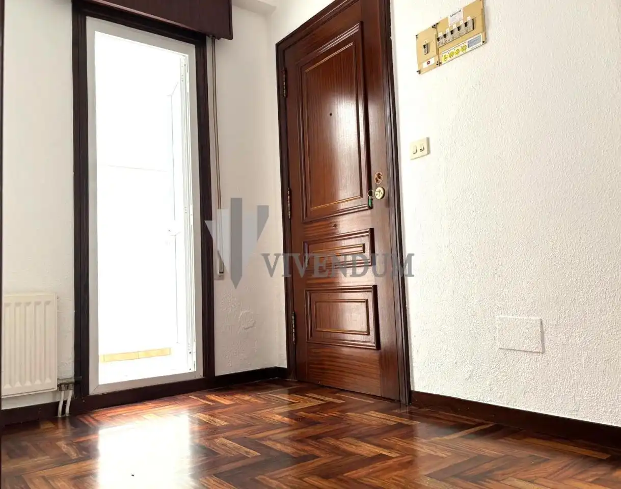 Piso de alquiler en Vigo  con Calefacción, Parquet y Terraza