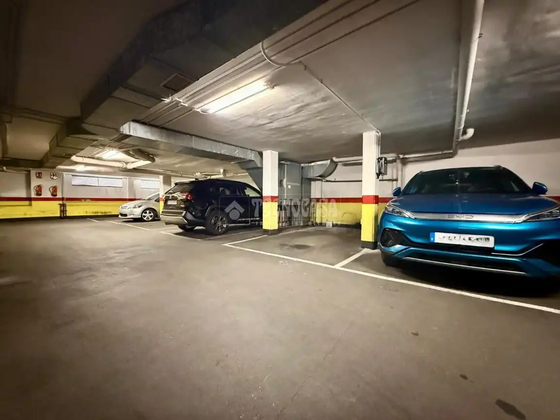 Parking de Piso en venta en Madrid con Aire acondicionado, Calefacción y Balcón