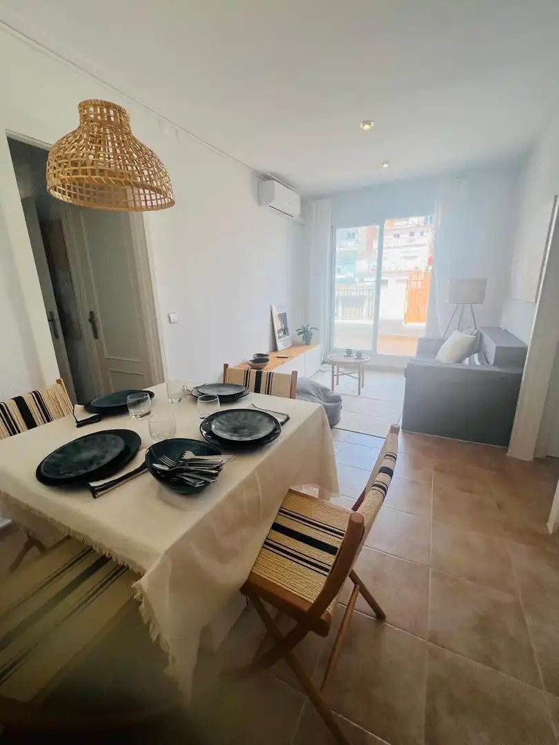 Esszimmer von Dachboden zum Verkauf in Canet de Mar mit Klimaanlage, Heizung und Terrasse