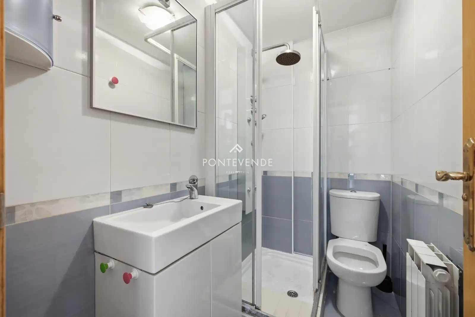 Bathroom of Attic for sale in Marín  with Heating, Parquet flooring and Terrace
