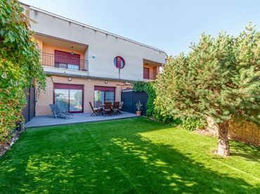 Villa mit Pool zum Verkauf in Nuevo Aranjuez - Ciudad de las Artes