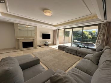 Casa aparellada amb piscina de lloguer a Milla de Oro