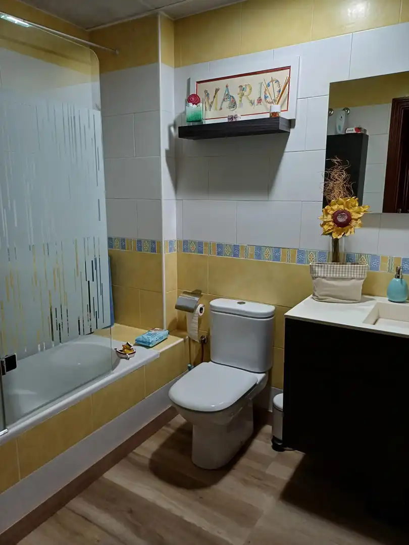 Bathroom of Flat for sale in Úbeda  with Air Conditioner, Heating and Oven