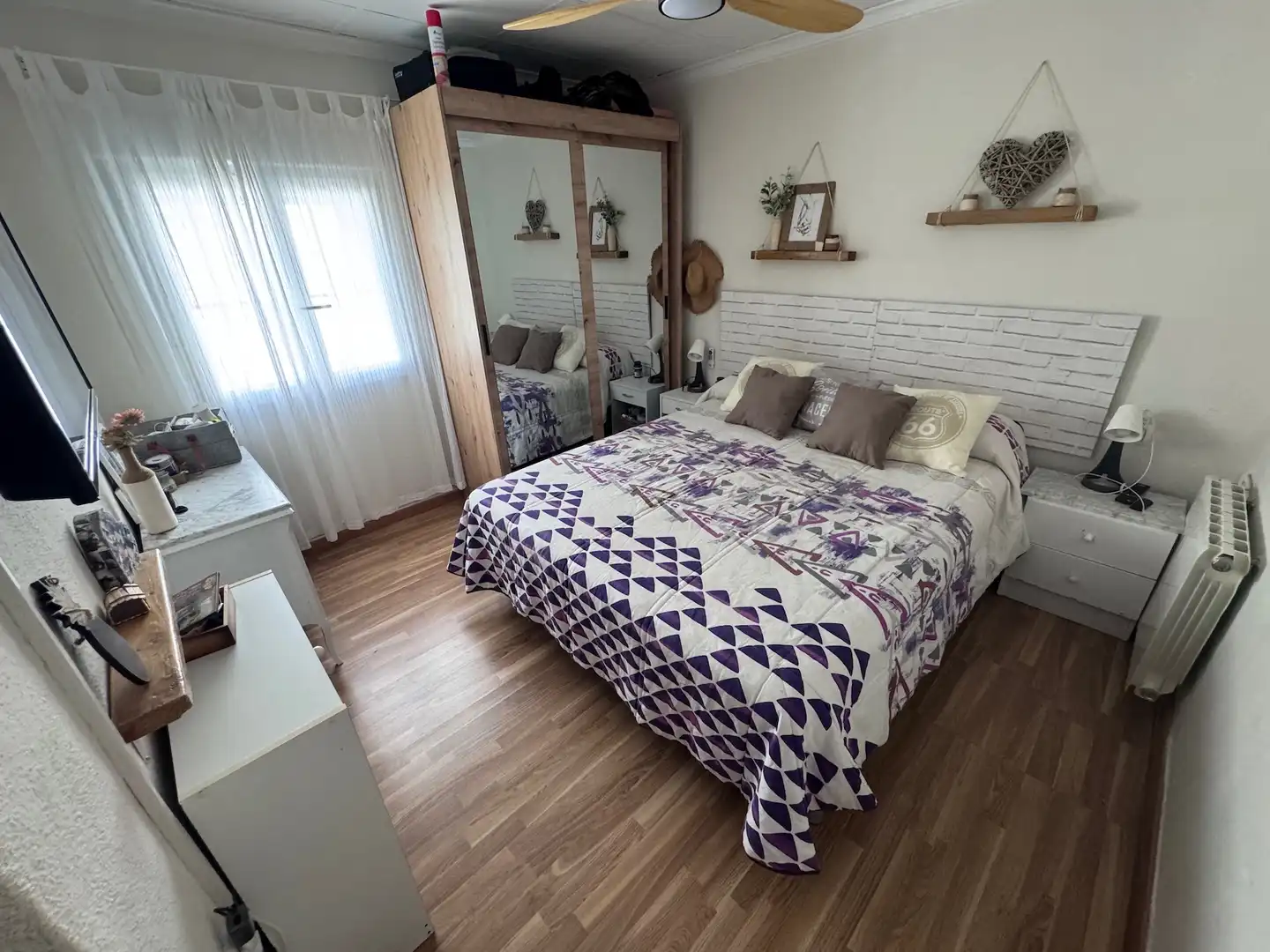 Habitación de Finca rústica en venta en Villena con Aire acondicionado, Calefacción y Jardín privado