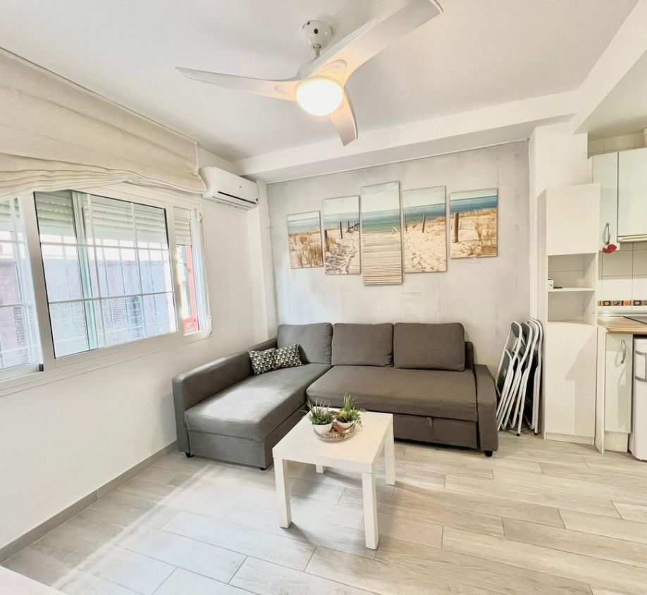 Sala de estar de Piso en venta en Fuengirola con Amueblado, Horno y Lavadora